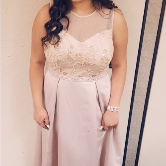 Long Dresses😍 - Picture 2 of 5